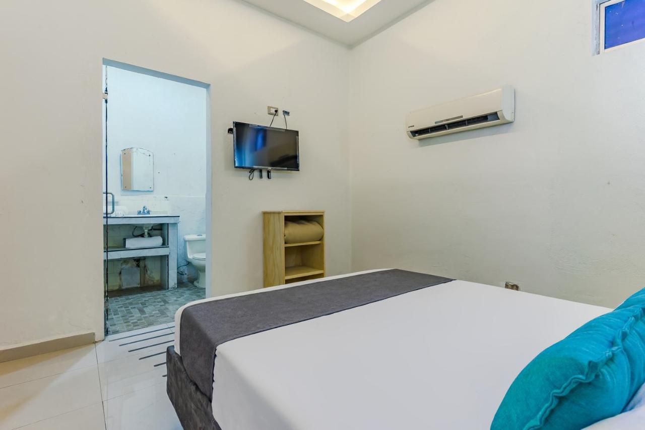 Ayenda Blue Cristal Hotel Monterrey Exterior photo