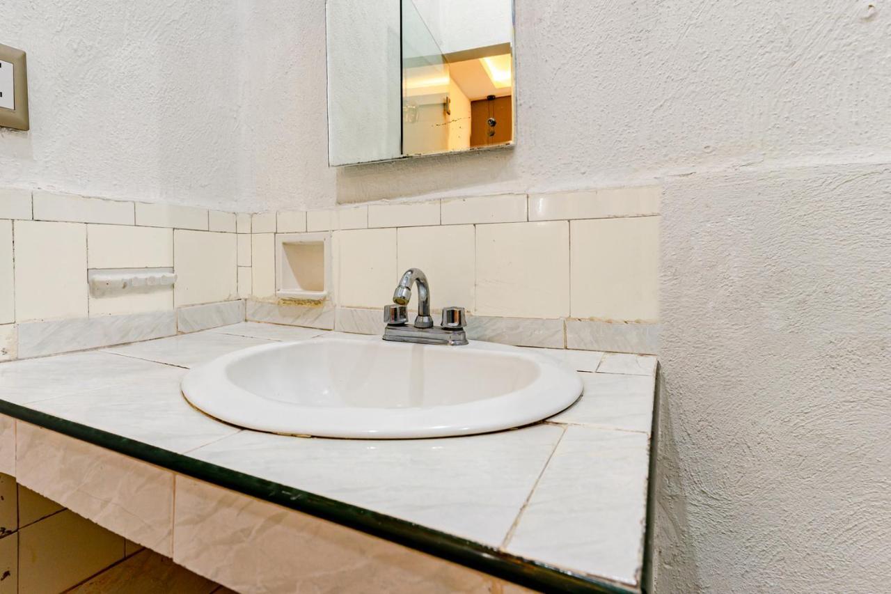 Ayenda Blue Cristal Hotel Monterrey Exterior photo